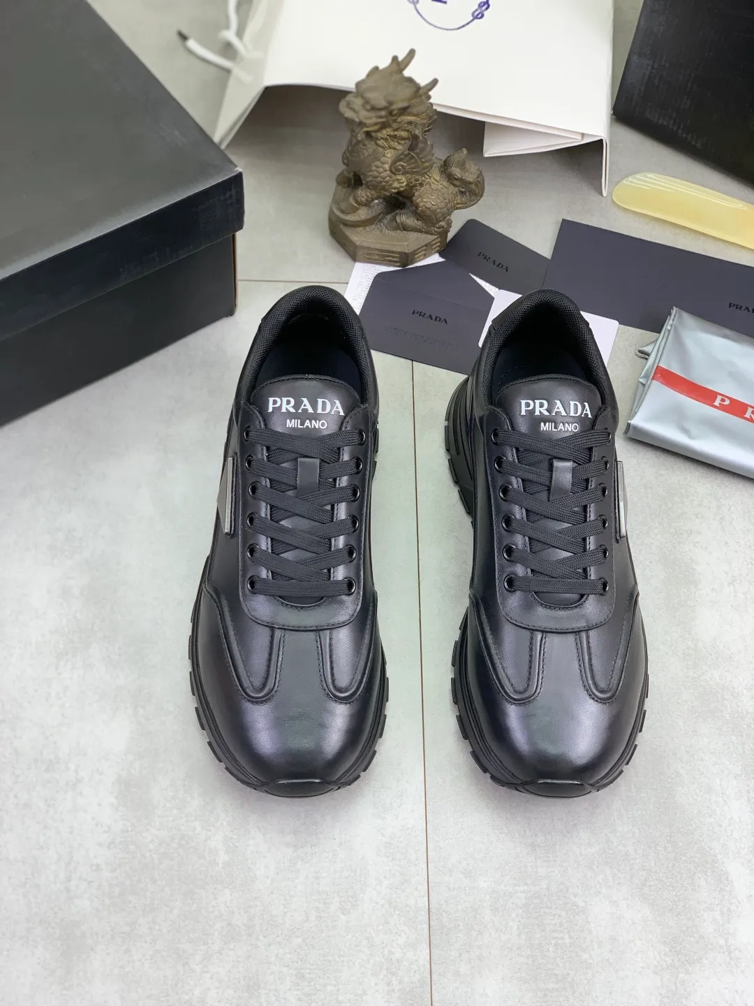 Men's men's shoes P600 💰[actual price] top quality, new popular models on the official website, timeless for a century, 🆘 The trendy brand (Prada) mainly promotes popular models, avant-garde and versatile fashionable men's shoes, privately molded, with cowhide splicing and 1:1 oil edge treatment... fashionable and simple, original imported cowhide with python skin, cowhide leather lining for feet; the atmosphere and personality are more fashionable, eye-catching and pursuing class. It will subvert the old idea and be a must-have for fashionistas who want to spend time with you! Must keep it! High-end comfortable and low-cost, high-end quality workmanship. Size: 38-45 4️⃣ colors available. full package